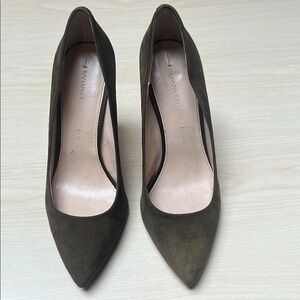 Banana Republic Suede, Olive Green, Size 7 Pumps
